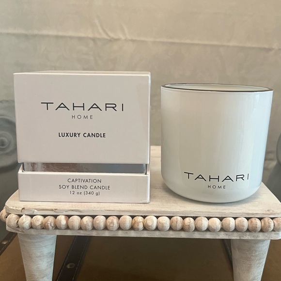 Tahari Home Luxury Candle - Picture 1 of 3